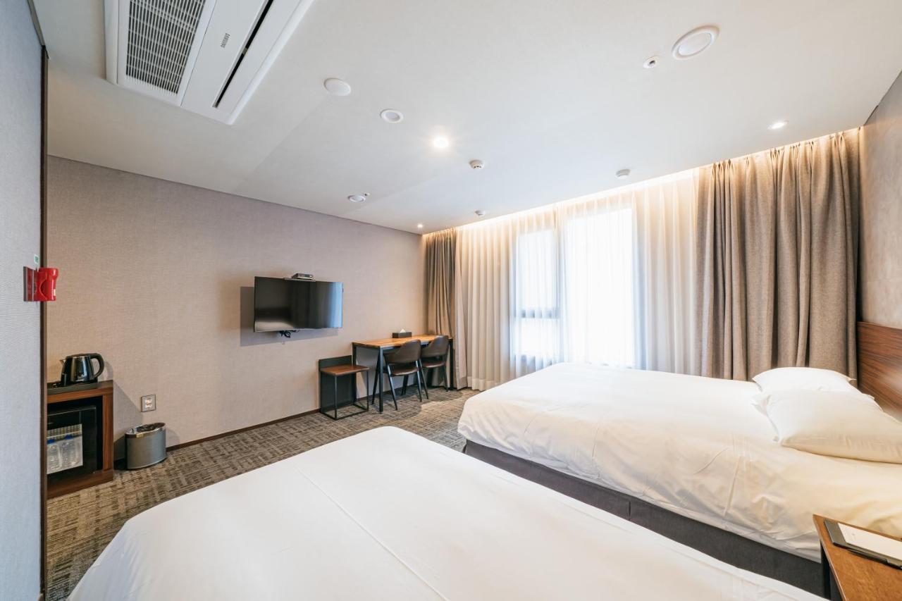 Hotel With City Jeju Exterior foto